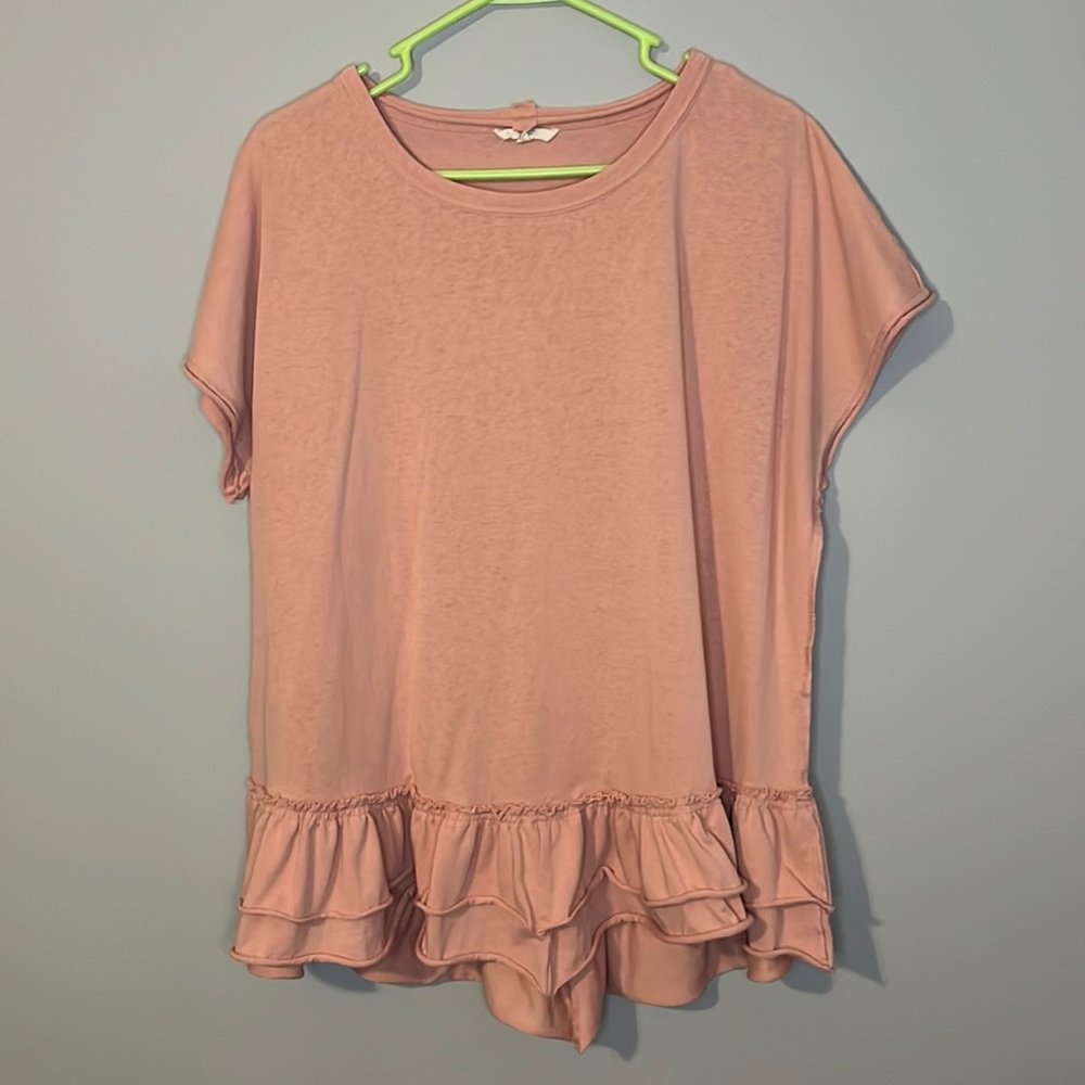 Women’s Easel Ruffle Bottom Vintage Style Top
